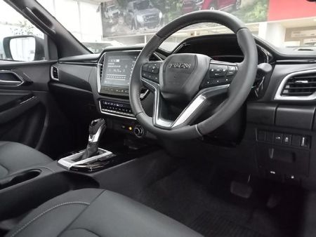 2024-Isuzu-D-Max-30-DDI-V-Cross-HR-4x4-Auto-Double-Cab_3