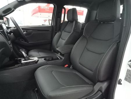 2024-Isuzu-D-Max-30-DDI-V-Cross-HR-4x4-Auto-Double-Cab_5