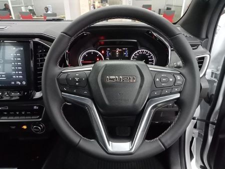 2024-Isuzu-D-Max-30-DDI-V-Cross-HR-4x4-Auto-Double-Cab_8