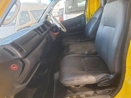 2015-Toyota-Quantum-25-D-4D-Sesfikile-16-seat_10