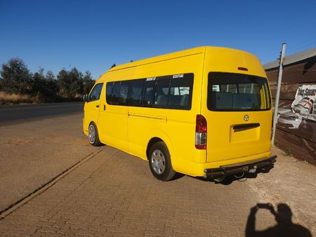 2015-Toyota-Quantum-25-D-4D-Sesfikile-16-seat_2