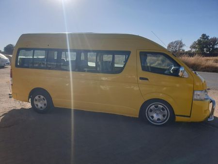 2015-Toyota-Quantum-25-D-4D-Sesfikile-16-seat_5