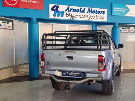 2015-Toyota-Hilux-30-D-4D-Legend-45-4x4-Auto-Double-Cab_9