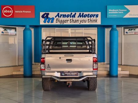 2015-Toyota-Hilux-30-D-4D-Legend-45-4x4-Auto-Double-Cab_3