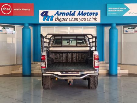 2015-Toyota-Hilux-30-D-4D-Legend-45-4x4-Auto-Double-Cab_4