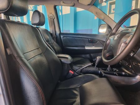 2015-Toyota-Hilux-30-D-4D-Legend-45-4x4-Auto-Double-Cab_5