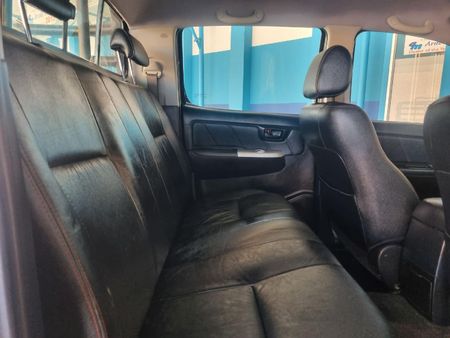 2015-Toyota-Hilux-30-D-4D-Legend-45-4x4-Auto-Double-Cab_6