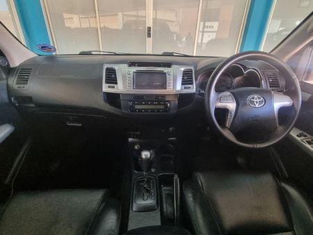 2015-Toyota-Hilux-30-D-4D-Legend-45-4x4-Auto-Double-Cab_7
