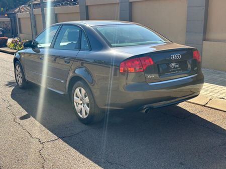 2008-Audi-A4-20_12
