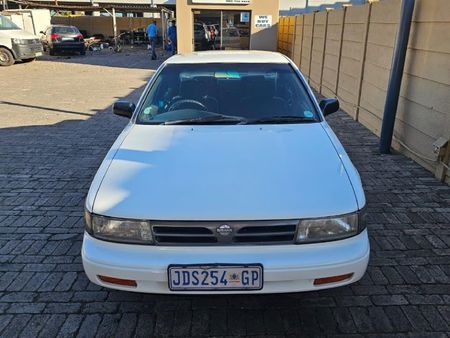 1995-Nissan-Maxima-300-E-Executive_1