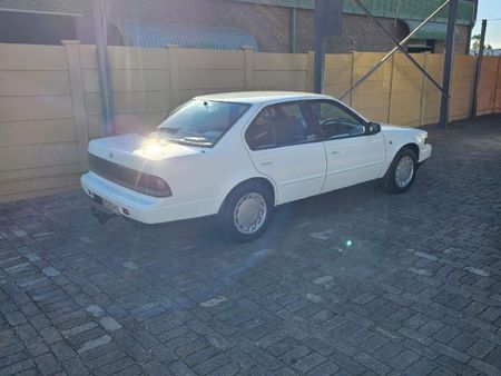1995-Nissan-Maxima-300-E-Executive_3