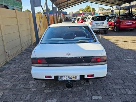 1995-Nissan-Maxima-300-E-Executive_4