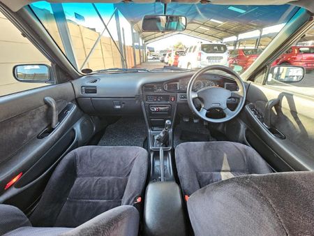 1995-Nissan-Maxima-300-E-Executive_5