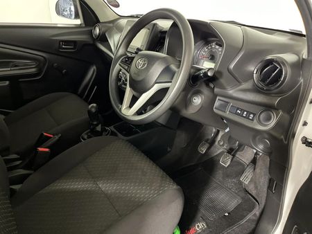 2023-Toyota-Vitz-10_9