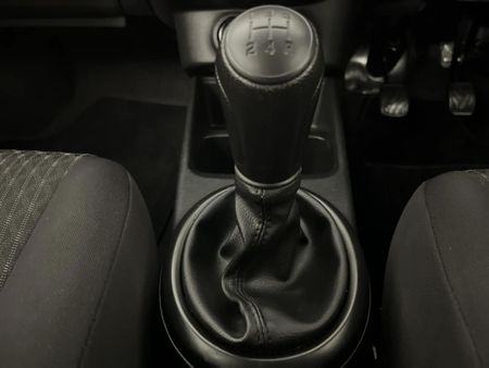 2023-Toyota-Vitz-10_10
