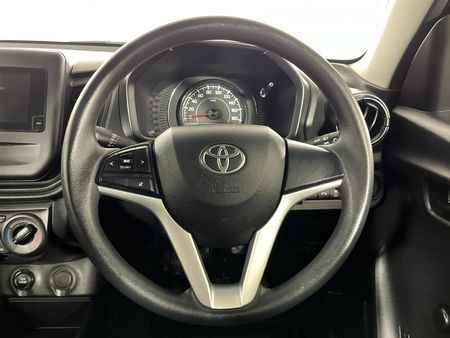 2023-Toyota-Vitz-10_11