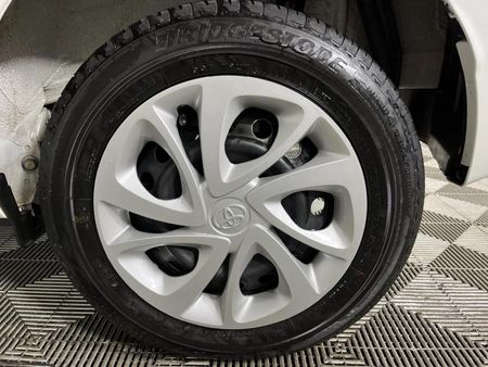 2023-Toyota-Vitz-10_7
