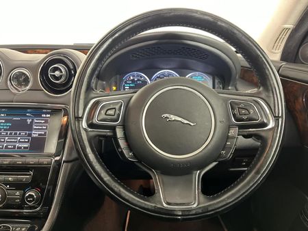 2013-Jaguar-XJ-30-SC-Premium-Luxury_11