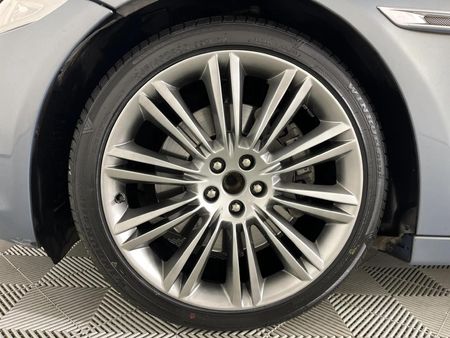 2013-Jaguar-XJ-30-SC-Premium-Luxury_4
