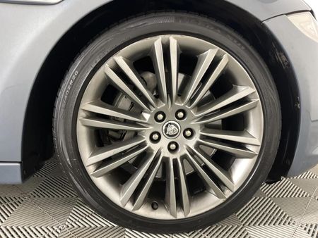 2013-Jaguar-XJ-30-SC-Premium-Luxury_5