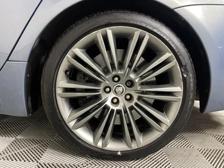 2013-Jaguar-XJ-30-SC-Premium-Luxury_6
