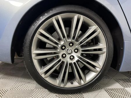 2013-Jaguar-XJ-30-SC-Premium-Luxury_7