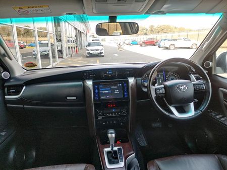 2018-Toyota-Fortuner-28-GD-6-4x4-Auto_6