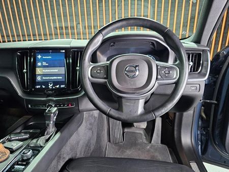 2019-Volvo-XC60-T5-Momentum-Auto-AWD_8