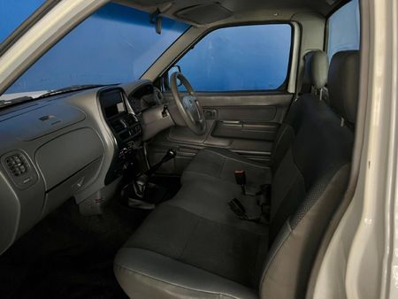 2011-Nissan-NP300-NISSAN-NP300-20-PETROL-SC_10