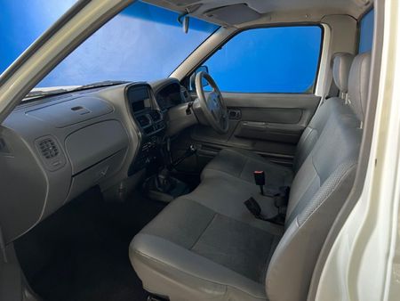2011-Nissan-NP300-NISSAN-NP300-20-PETROL-SC_16