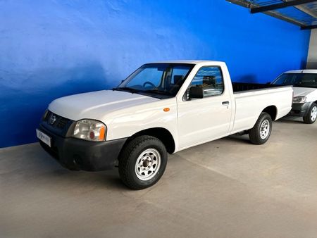 2011-Nissan-NP300-NISSAN-NP300-20-PETROL-SC_1