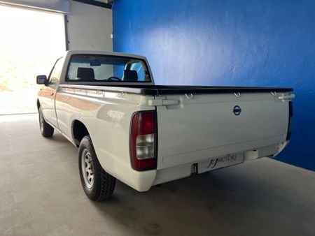 2011-Nissan-NP300-NISSAN-NP300-20-PETROL-SC_3