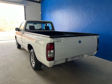 2011-Nissan-NP300-NISSAN-NP300-20-PETROL-SC_5