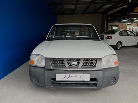 2011-Nissan-NP300-NISSAN-NP300-20-PETROL-SC_6