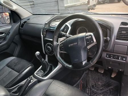 2018-Isuzu-KB-300-D-Teq-LX-4x4-Double-Cab_9