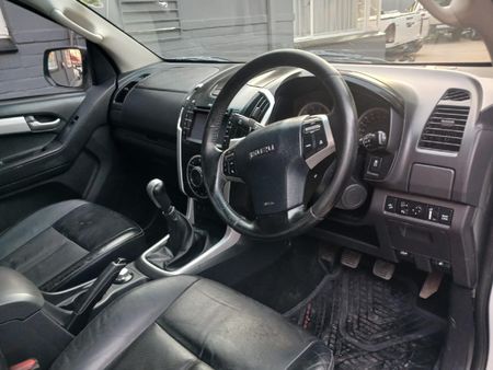 2018-Isuzu-KB-300-D-Teq-LX-4x4-Double-Cab_6