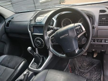 2018-Isuzu-KB-300-D-Teq-LX-4x4-Double-Cab_8