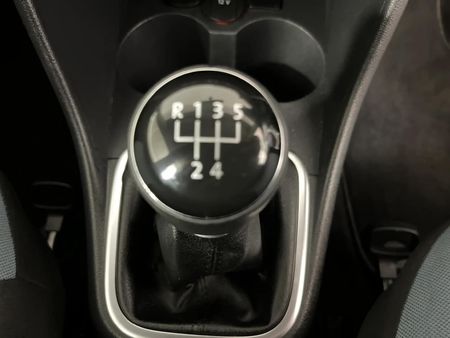 2014-Volkswagen-Polo-12-TDI-Bluemotion-5-dr_10