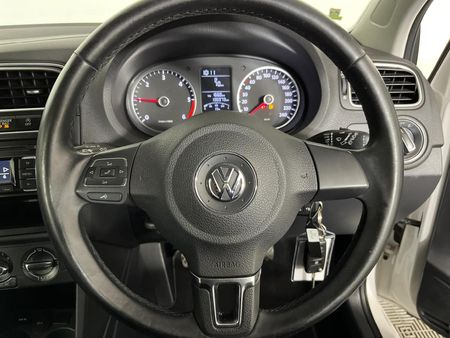 2014-Volkswagen-Polo-12-TDI-Bluemotion-5-dr_11