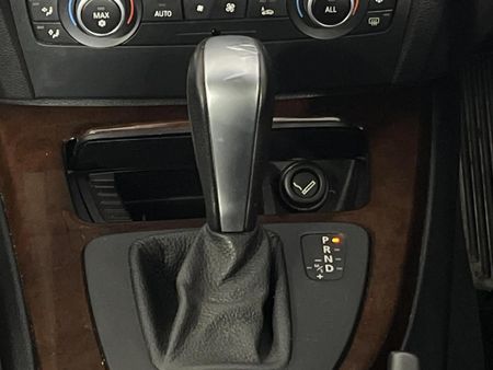 2012-BMW-3-Series-330i-Exclusive-Auto_10