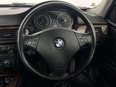 2012-BMW-3-Series-330i-Exclusive-Auto_12