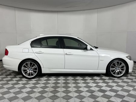 2012-BMW-3-Series-330i-Exclusive-Auto_16