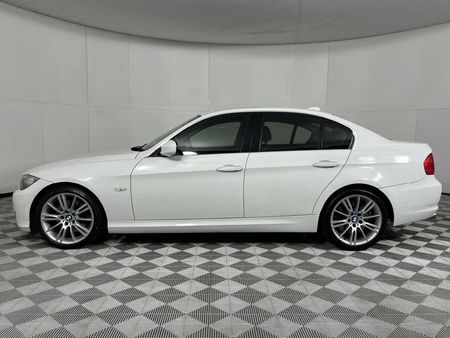 2012-BMW-3-Series-330i-Exclusive-Auto_18