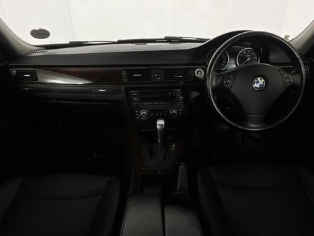 2012-BMW-3-Series-330i-Exclusive-Auto_1