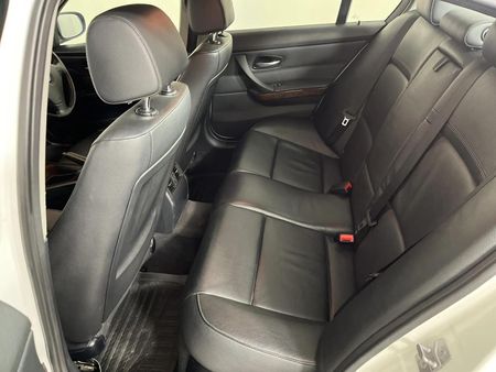2012-BMW-3-Series-330i-Exclusive-Auto_3