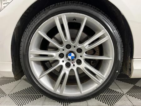 2012-BMW-3-Series-330i-Exclusive-Auto_4