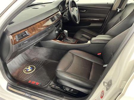 2012-BMW-3-Series-330i-Exclusive-Auto_8