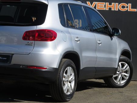 2013-Volkswagen-Tiguan-20-TDI-Bluemotion-Trend-Fun_16