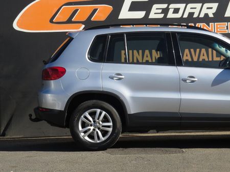 2013-Volkswagen-Tiguan-20-TDI-Bluemotion-Trend-Fun_20