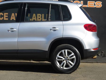 2013-Volkswagen-Tiguan-20-TDI-Bluemotion-Trend-Fun_25